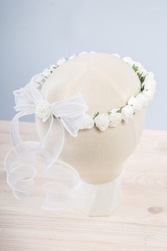 Wianek komunijny z kremowymi różyczkami