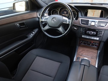 Mercedes Klasa E W212 Kombi Facelifting 200 CDI 136KM 2013 Mercedes E E 200 CDI, Automat, Navi, Klima, zdjęcie 6