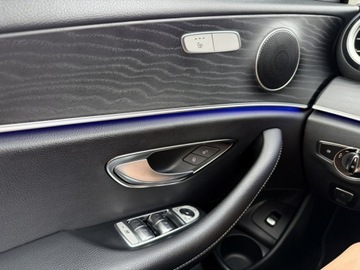 Mercedes Klasa E W213 Limuzyna Facelifting 2.9 E400d 330KM 2021 Mercedes E 400 3,0 Diesel*AMG-Line*, zdjęcie 32