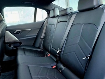 BMW Seria 5 G90-91 Sedan Plug-In 3.0 50e 489KM 2025 BMW Seria 5 550e xDrive Sport Sedan 3.0 (489KM) 2025, zdjęcie 15