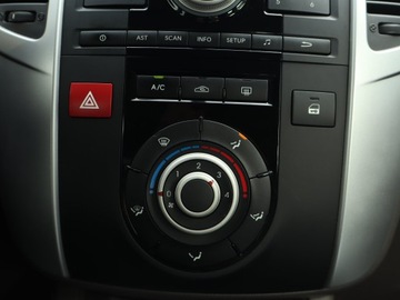 Kia Venga Mikrovan 1.4 DOHC CVVT 90KM 2011 Kia Venga 1.4 CVVT, Salon Polska, 1. Właściciel, zdjęcie 12