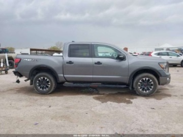Nissan Titan 2024 Nissan Titan Pro-4x 2024 5.6 Benzyna 400KM, zdjęcie 6