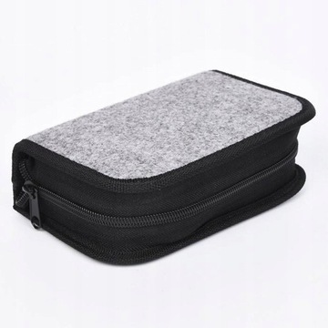 Набор для чистки обуви с набором щеток.