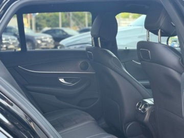 Mercedes Klasa E W213 Kombi Plug-in Facelifting 2.0 E300de 306KM 2020 Mercedes-Benz Klasa E 300 DE hybryda plug-In pakiet AMG serwis ASO pakiet, zdjęcie 19