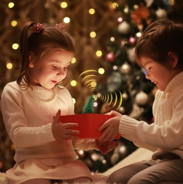 ТАНЦУЮЩАЯ РОЖДЕСТВЕНСКАЯ ЕЛКА Пение Подарок РОЖДЕСТВЕНСКОЕ пение танцы РОЖДЕСТВЕНСКАЯ ЕЛКА