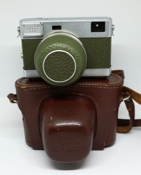 Очень красивый дальномерный фотоаппарат Zeiss Carl VEB Werra IV, оливково-зеленый.