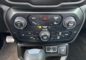 Jeep Renegade SUV Facelifting 1.3 GSE T4 Turbo 150KM 2020 Jeep Renegade automat, nawigacja, dach panoramiczny 1.3 Benzyna 150KM, zdjęcie 25