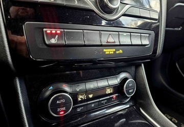 Infiniti Q30 1.6T 122KM 2016 Infiniti Q30 Infiniti Q30 1.6t Premium 1.6 Benzyna 122KM, zdjęcie 30