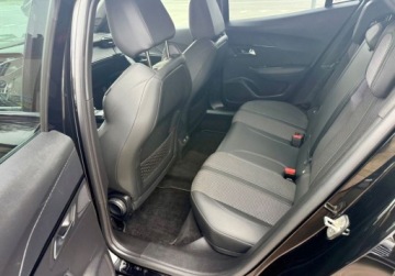 Peugeot 2008 II SUV 1.2 PureTech 130KM 2023 Peugeot 2008 1.2T130PS AUTOMAT GT Full led 1.2 Benzyna 130KM, zdjęcie 14