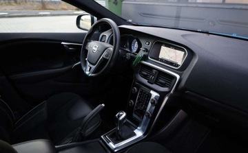 Volvo V40 II Cross Country 2.0 T3 DRIVE-E 152KM 2016 Volvo V40 Volvo V40 T3 RDesign 2.0 Benzyna 152KM, zdjęcie 28