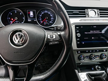 Volkswagen Passat B8 Variant 2.0 TDI BlueMotion SCR 150KM 2019 VOLKSWAGEN Passat 2.0 TDI Comfortline Combi 150KM 2019, zdjęcie 13