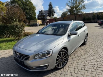 Volvo V60 I Kombi Facelifting 2.0 D4 DRIVE-E 190KM 2015 Volvo V60 Volvo V60 D4 Momentum 2.0 Diesel 190KM, zdjęcie 3