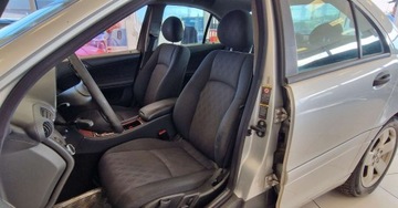 Mercedes Klasa C W203 Sedan W203 2.1 (C 220 CDI) 143KM 2003 Mercedes-Benz Klasa C C220 143KM Klimatyzacja W203 2.1 Diesel 143KM, zdjęcie 11