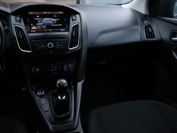 Ford Focus III Kombi Facelifting 1.0 EcoBoost 125KM 2015 Ford Focus 1.0 EcoBoost, Navi, Klima, Tempomat, zdjęcie 7