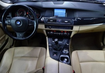 BMW Seria 5 F10-F11 Touring 520d 184KM 2012 BMW Seria 5 Kombi_HAK_Skory_Podgrzewane fotele_Nawigacja_ 2.0 Diesel 184KM, zdjęcie 3