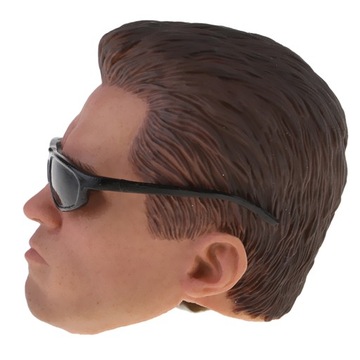 Мускулистый коричневый мужчина в очках в масштабе 1/6.