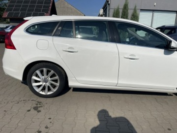 Volvo V60 I Kombi Facelifting 2.0 D2 DRIVE-E 120KM 2016 Volvo V60 Momentum D2 Skóra Klimatronik Ks., zdjęcie 4