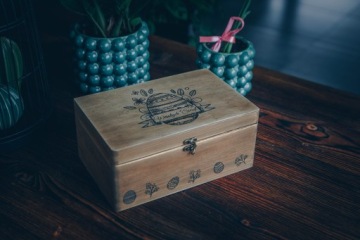 Деревянная шкатулка 