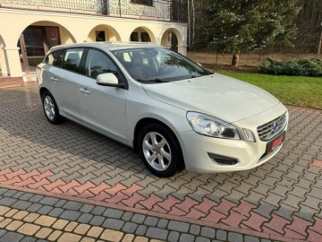 Volvo V60 I Kombi 1.6 T4 180KM 2011 Volvo V60 T4 180 KM Automat Podgrzewane fotele