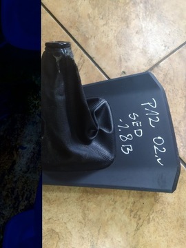 PRIMERA P12 1.8B 02' РАМА РЫЧАГ КРЫШКИ ШЕСТЕРНИ