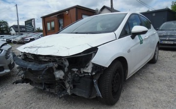 Opel Astra K Hatchback 5d 1.4 Turbo 125KM 2019 Opel Astra K 2019r, Salonowa, 1.4 Benzyna, Uszkodzony przod. VAT 23 1.4, zdjęcie 1