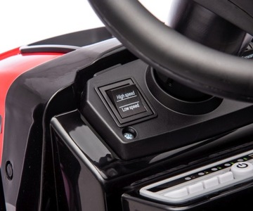 Фермер Ред Милли Малли, трактор с прицепом и детский ездовой автомобиль на аккумуляторе.