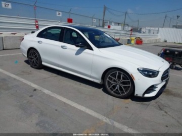 Mercedes Klasa E W213 2022 Mercedes-Benz Klasa E 2022 MERCEDES-BENZ E 450 4MATIC 3.0 Benzyna 362KM, zdjęcie 1