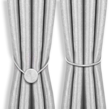 Набор декоративных штифтов для штор пудрово-розового цвета.