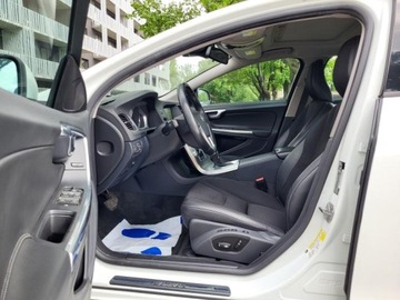 Volvo V60 I Kombi Facelifting 2.0 T5 DRIVE-E 245KM 2017 VOLVO V60 T5 2.0l benzyna 245KM*Dokumentacja * Zadbany * 141, 074km, zdjęcie 3