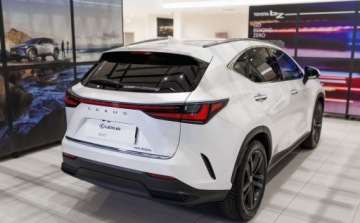 Lexus NX II SUV Facelifting 2.5 350h 243KM 2024 Lexus NX 350h Prestige AWD Desing Tazuna 2.5 Benzyna 242KM, zdjęcie 3