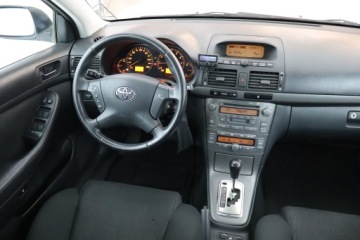 Toyota Avensis II Kombi 2.0 VVT-i 147KM 2005 Toyota Avensis 2.0 VVT-i, Automat, Klima, zdjęcie 6