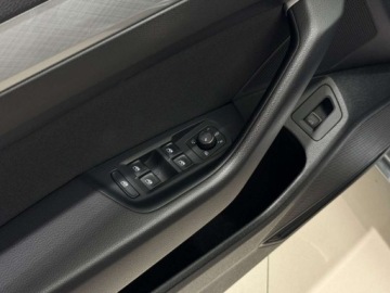 Volkswagen Passat B8 Variant Facelifting 2.0 TDI SCR 150KM 2020 Volkswagen Passat EVO Business Kamera cofania Asystent parkowania ACC, zdjęcie 19