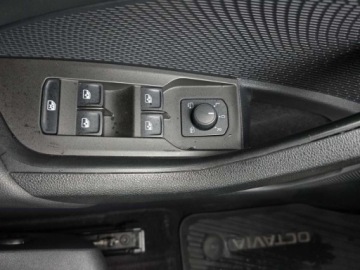 Skoda Octavia IV Liftback 1.5 TSI EVO 150KM 2023 Skoda Octavia Webasto, DCC, Pelny Winter, Martwe Pola, Aktywny Tempomat, M, zdjęcie 34