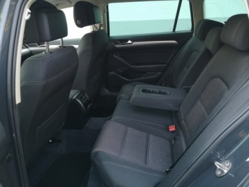 Volkswagen Passat B8 Variant 2.0 TDI BlueMotion SCR 150KM 2018 Volkswagen Passat 2.0 TDI 150KM Klimtron Navi, zdjęcie 19