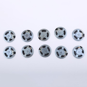 10 полнодиапазонных круглых динамиков мощностью 0,5 Вт и сопротивлением 8 Ом.