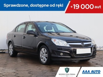 Opel Astra H Sedan 1.6 ECOTEC 115KM 2010 Opel Astra 1.6 16V, Salon Polska, Klima