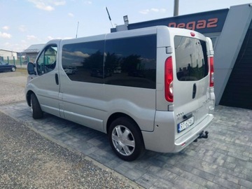 Opel Vivaro A Combi L1 2.0 CDTI 115KM 2013 Opel Vivaro Opel Vivaro 2.0 CDTI L1H1 Design Edition 2.0 Diesel 114KM, zdjęcie 3
