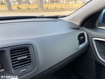 Volvo V60 I 2014 Volvo V60 Volvo V60 D6 AWD Plug-in Hybrid Momentum 2.4 Hybryda Plug-in, zdjęcie 18