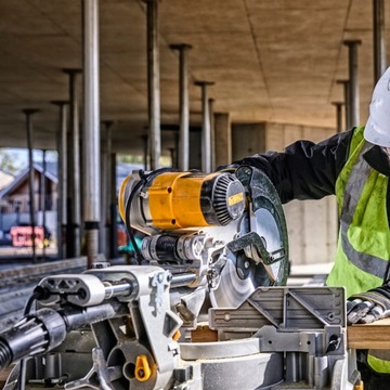 Торцовочная пила DeWALT DWS780 305 мм, 1675 Вт + стол