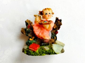 Figurka dziecka ozdobna miniaturka