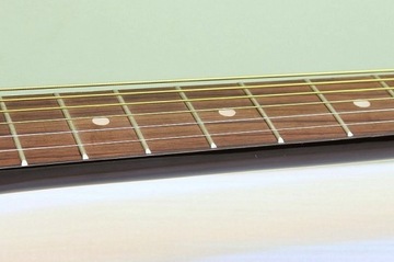 4/4 КЛАССИЧЕСКАЯ гитара с электроакустической системой.