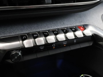 Peugeot 5008 II Crossover 1.5 BlueHDI 130KM 2019 Peugeot 5008 automat jasna tapicerka półskóry, zdjęcie 28