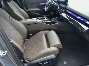 BMW Seria 5 G90-91 Touring 2.0 520d 197KM 2025 BMW Seria 5 BMW 520d xDrive Limuzyna 2.0 Diesel 197KM, zdjęcie 32