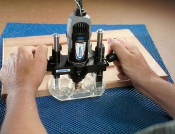 Набор из 7 фрез 660 DREMEL в деревянном футляре.