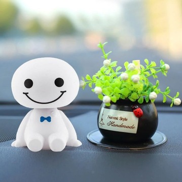 МАСКОТ, ДВИЖУЩИЙ ГОЛОВУ НА ИГРУШКЕ U КОКПИТА