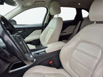 Jaguar F-Pace SUV 2.0 i4D 180KM 2018 Jaguar F-Pace Salon Polska ZadbanyKamera SkoryAlcantara 2.0 Diesel, zdjęcie 11