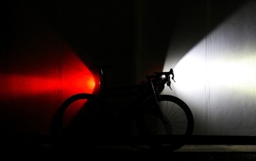 ZESTAW OŚWIETLENIE ROWEROWE PRZÓD TYŁ 5 LED+GRATIS