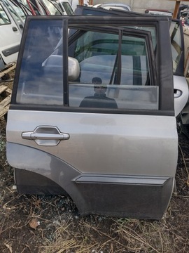DVEŘE PRAVÝ ZADNÍ HYUNDAI TERRACAN STŘÍBRNÉ