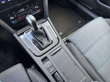 Volkswagen Passat B8 GTE Variant Facelifting 1.4 TSI Plug-In-Hybrid 218KM 2022 Volkswagen Passat LED Matrix kamera nawigacja Head-up Digital cockpit, zdjęcie 19