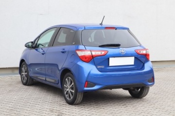 Toyota Yaris III Hatchback 5d Facelifting 2017 1.5 Dual VVT-iE 111KM 2020 Toyota Yaris 1.5 Dual VVT-i, Salon Polska, zdjęcie 3